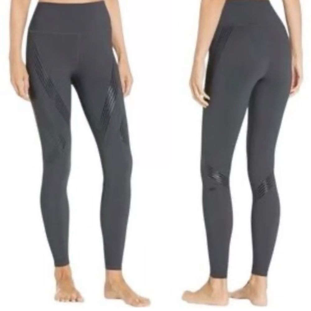 ALO vapor Yoga Charcoal High-Rise Leggings with Subtle Stripe Detail like new